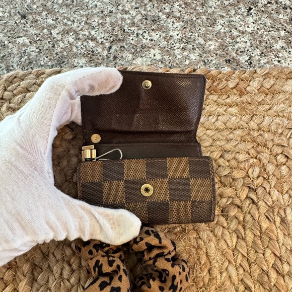 Louis Vuitton Damier customized handpainted key/card holder - Picture 9 of 17